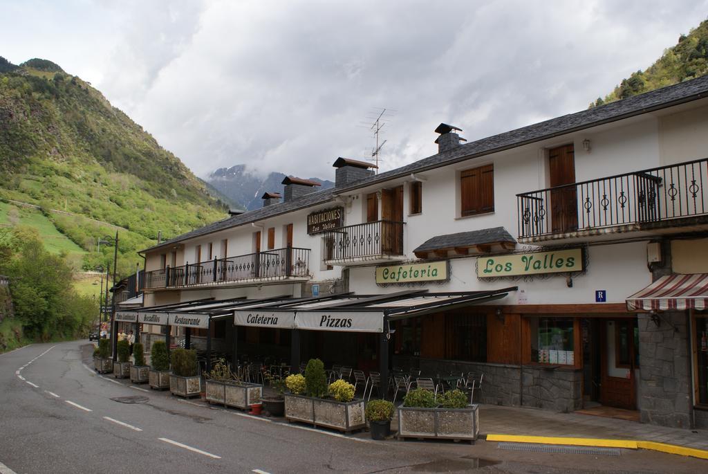 Hostal Los Valles Bielsa Exterior photo